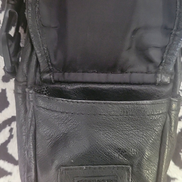 Leather by Carsen leather bag for  portable charger or a camera - Picture 3 of 5